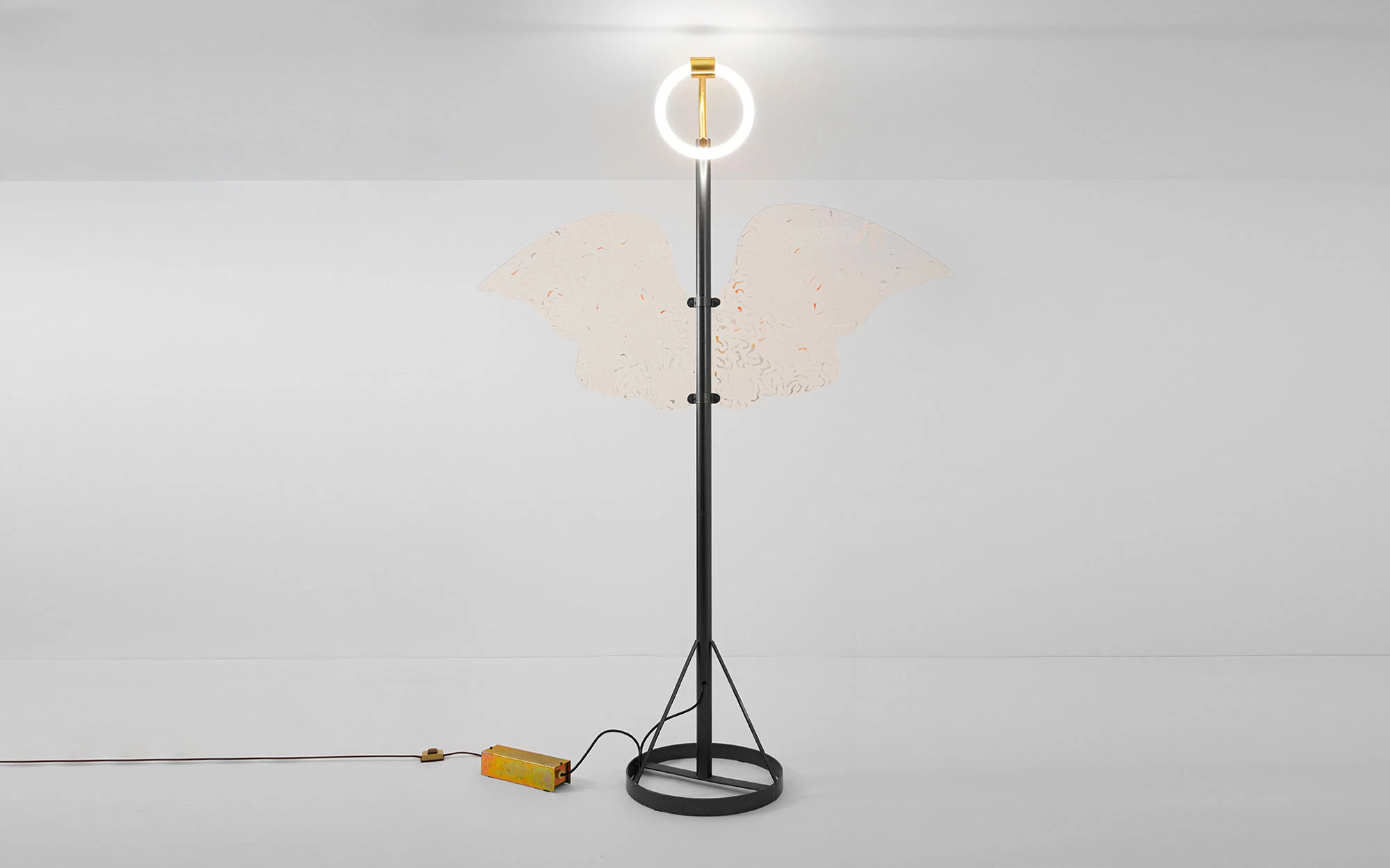 Arcangello Metropolitani - Ugo La Pietra - Floor light - Galerie kreo